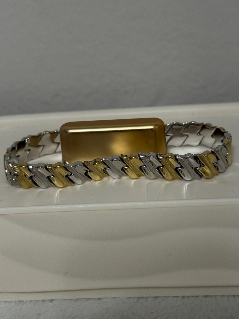 Source Unknown Gold and Silver Two-Tone Fitness Tracker Bracelet
